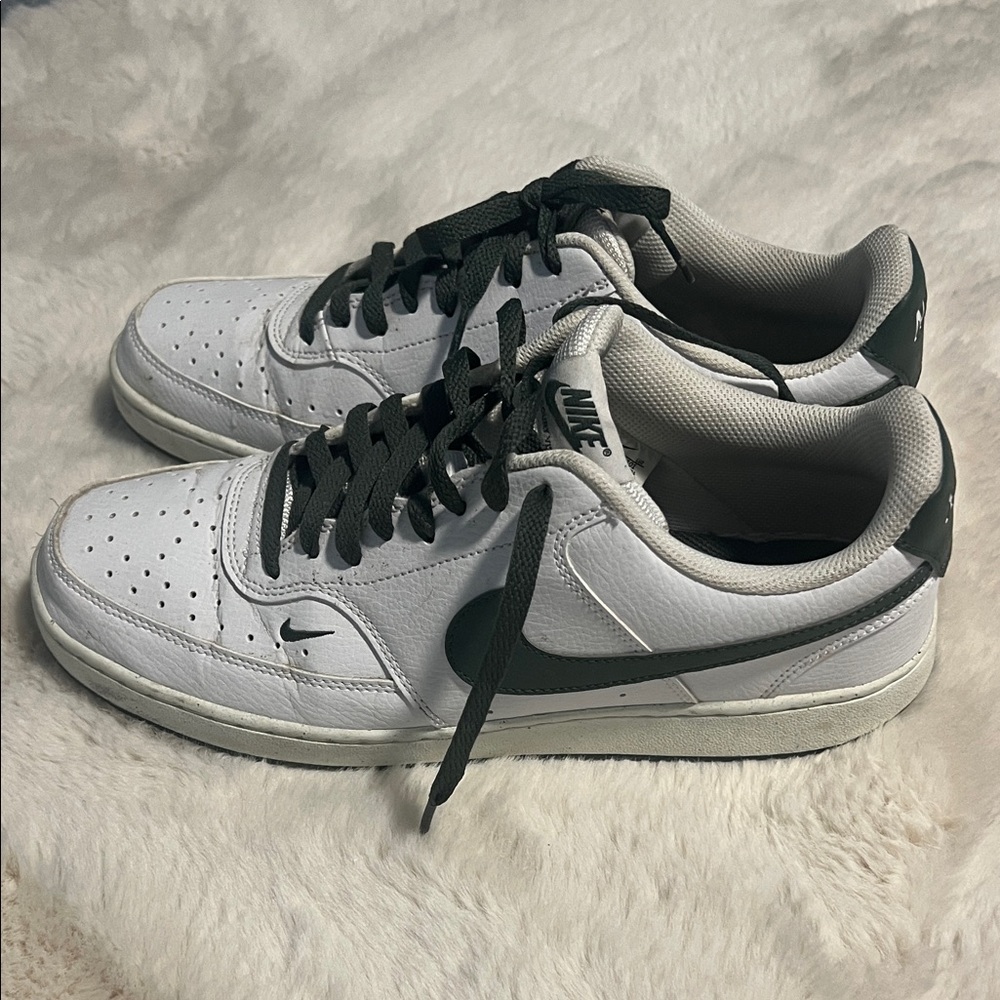 Nike Men’s White Sneakers with Dark Green Swoosh